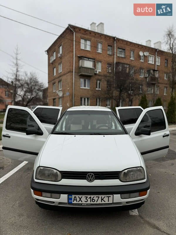 Хэтчбек Volkswagen Golf 1995 в Харькове