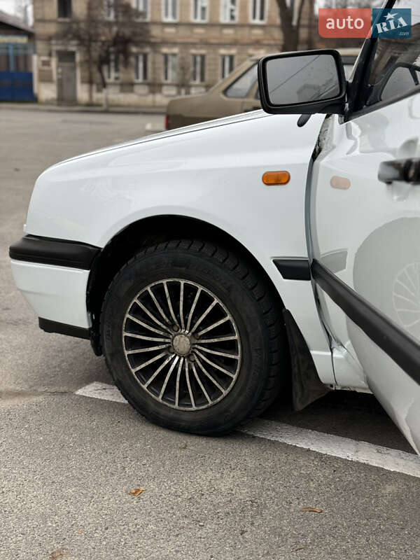 Хэтчбек Volkswagen Golf 1995 в Харькове