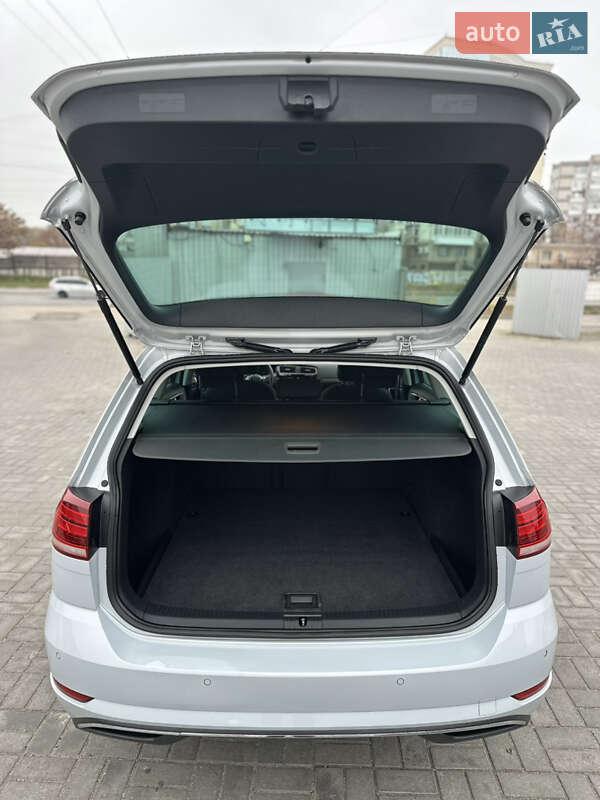 Універсал Volkswagen Golf 2019 в Запоріжжі