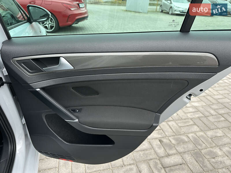 Універсал Volkswagen Golf 2019 в Запоріжжі