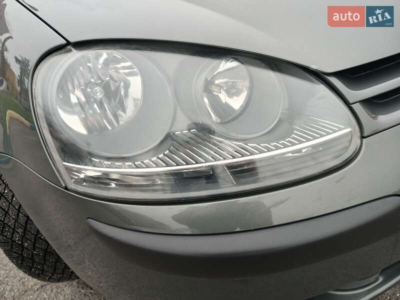 Хэтчбек Volkswagen Golf 2004 в Кривом Роге