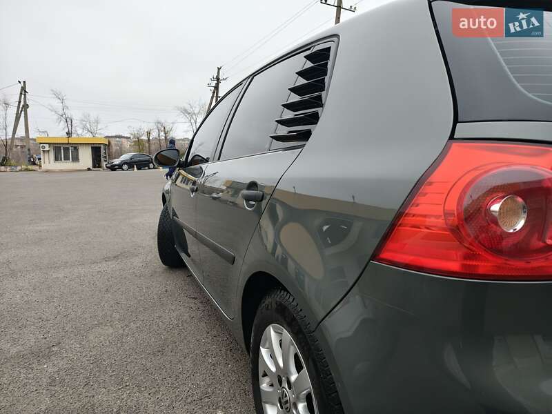 Хэтчбек Volkswagen Golf 2004 в Кривом Роге