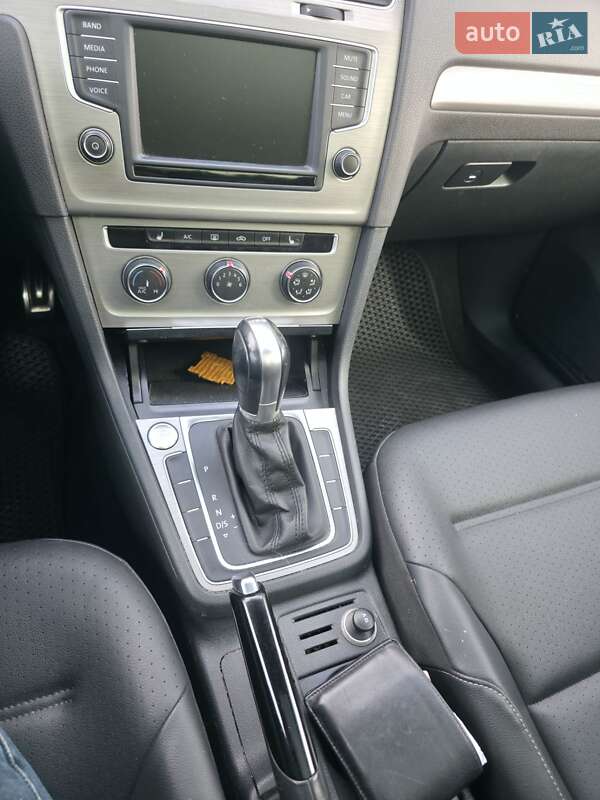 Універсал Volkswagen Golf 2015 в Львові