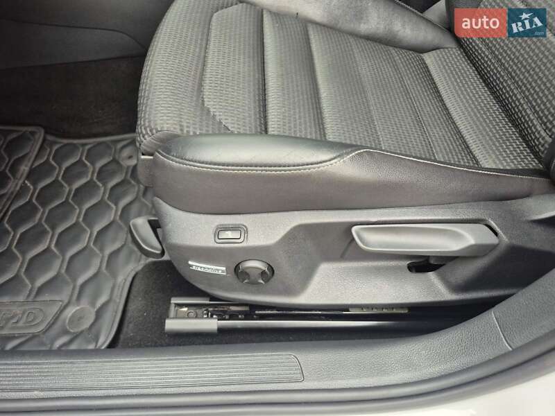 Хэтчбек Volkswagen Golf 2014 в Киеве фото 40 Хэтчбек Volkswagen Golf 2014 в Киеве