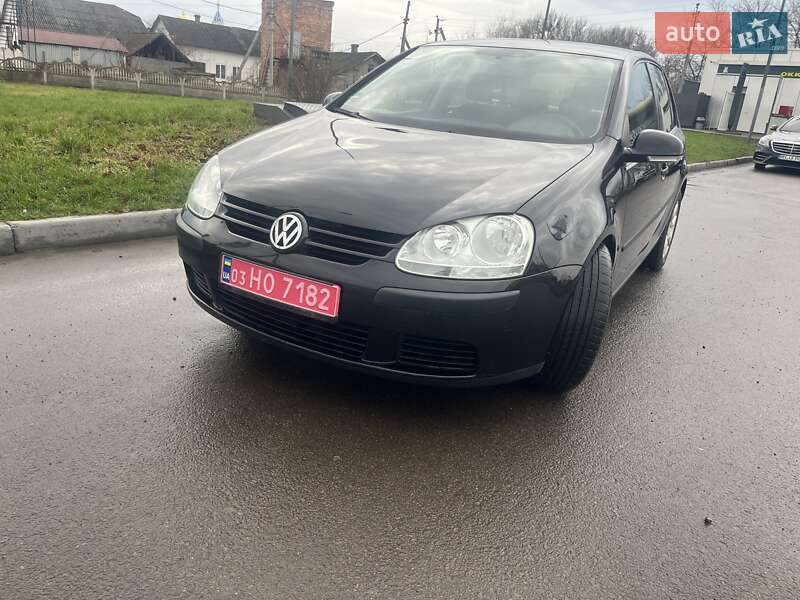 Хэтчбек Volkswagen Golf 2005 в Остроге