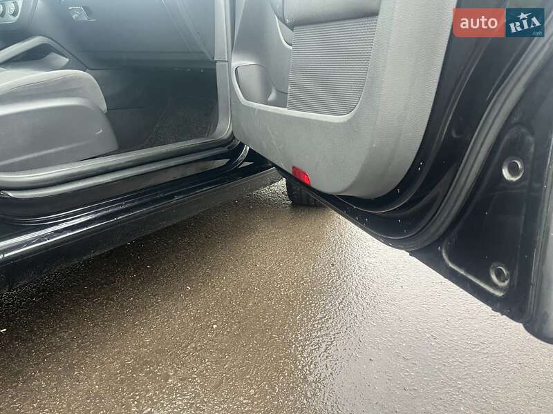 Хэтчбек Volkswagen Golf 2005 в Остроге