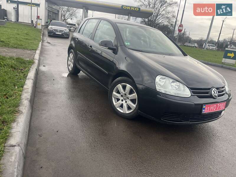 Хэтчбек Volkswagen Golf 2005 в Остроге