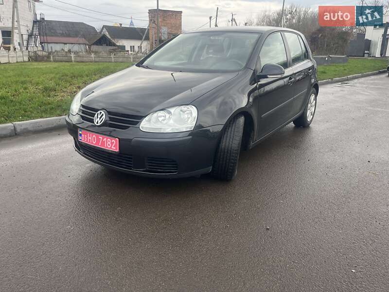 Хэтчбек Volkswagen Golf 2005 в Остроге