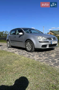 Хетчбек Volkswagen Golf 2004 в Любомлі