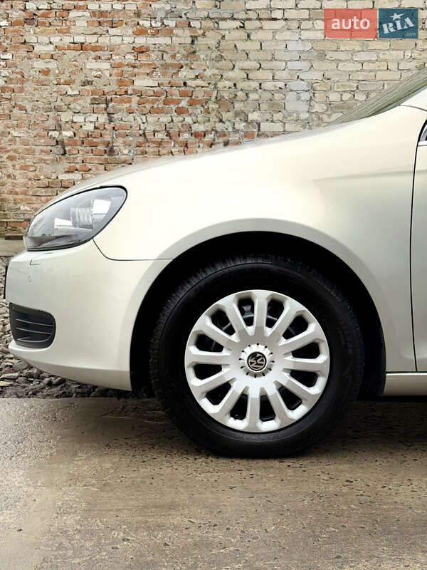 Універсал Volkswagen Golf 2011 в Луцьку