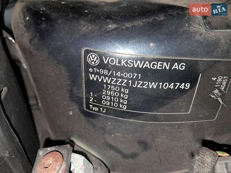 Хэтчбек Volkswagen Golf 2001 в Шептицькому