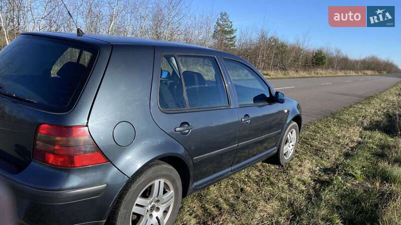 Хэтчбек Volkswagen Golf 2001 в Шептицькому