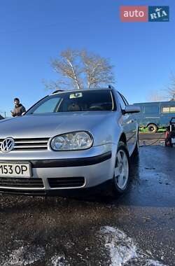Універсал Volkswagen Golf 2004 в Краснограді