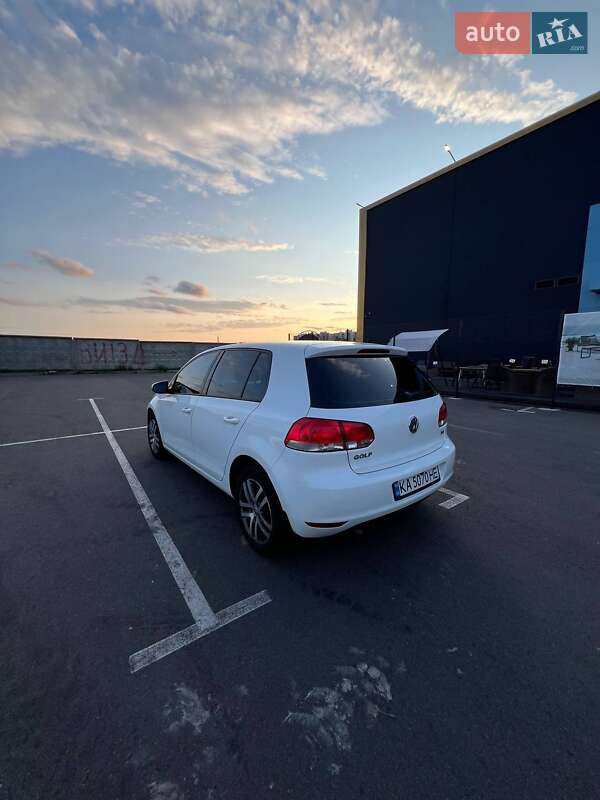 Хэтчбек Volkswagen Golf 2010 в Киеве