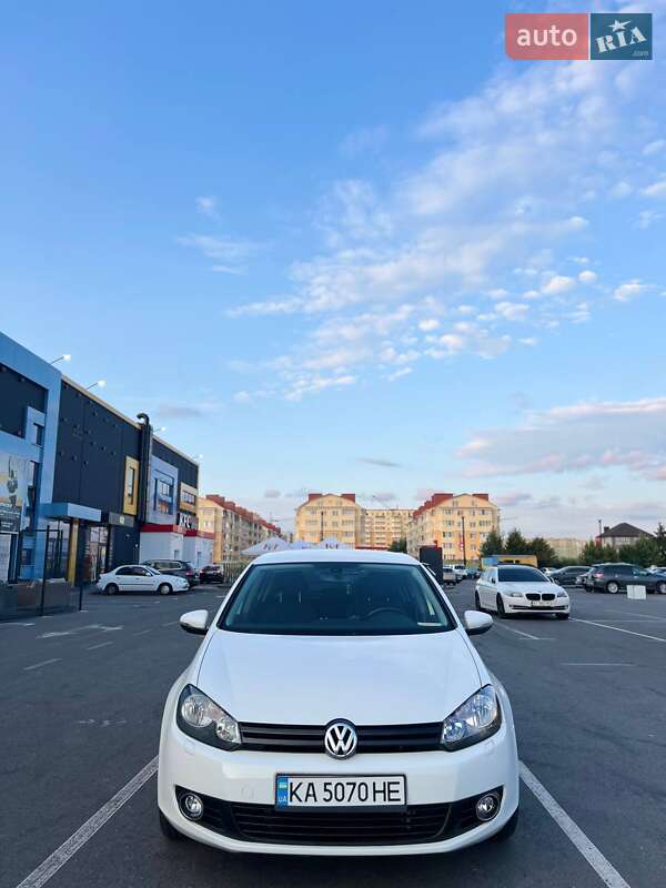 Хэтчбек Volkswagen Golf 2010 в Киеве