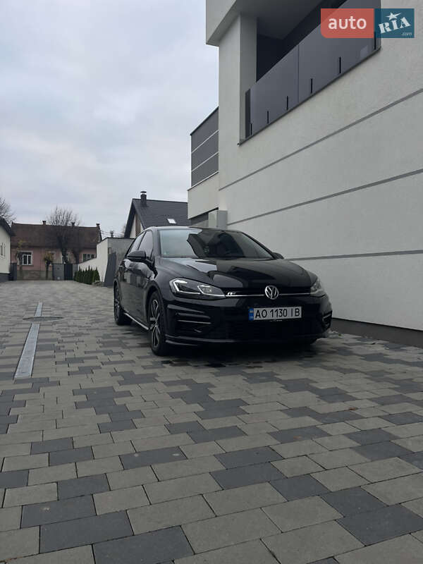 Хетчбек Volkswagen Golf 2017 в Мукачевому