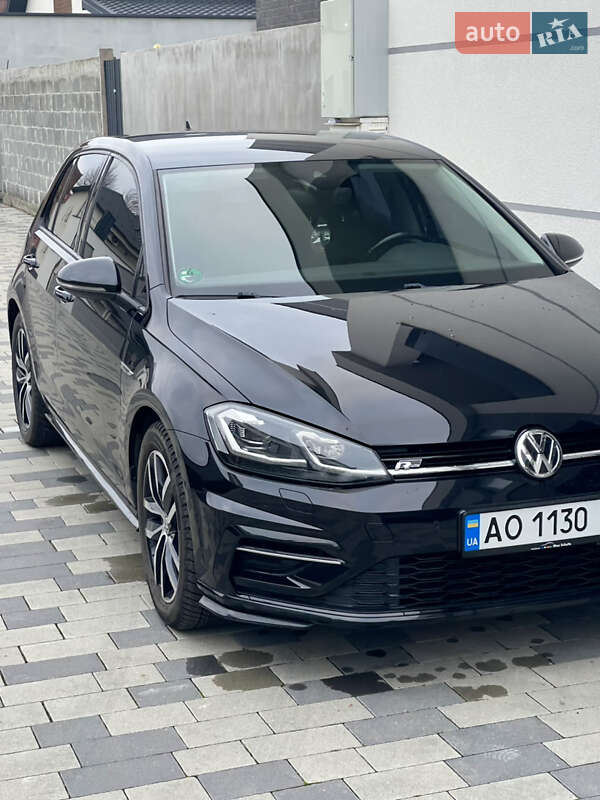 Хетчбек Volkswagen Golf 2017 в Мукачевому