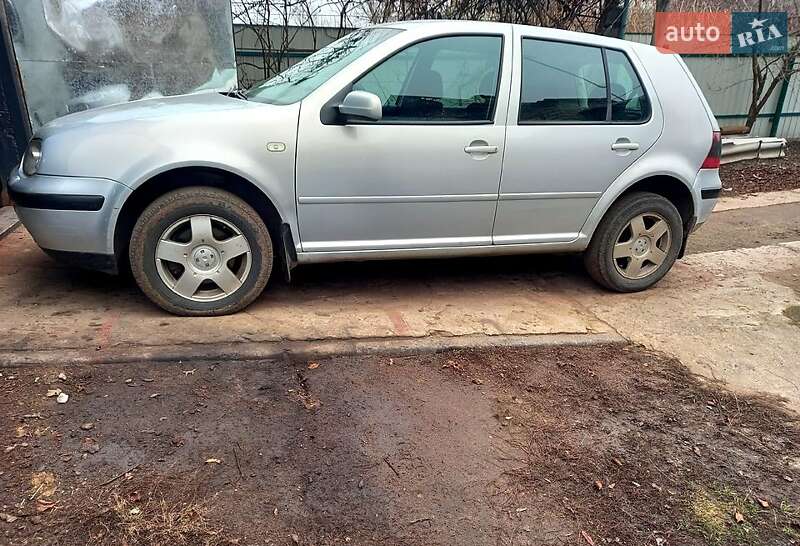 Хэтчбек Volkswagen Golf 1999 в Смеле