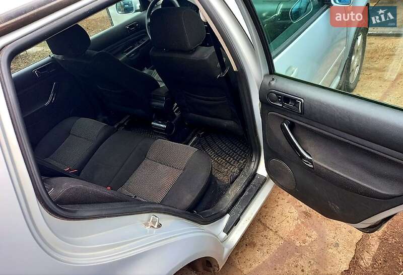 Хэтчбек Volkswagen Golf 1999 в Смеле