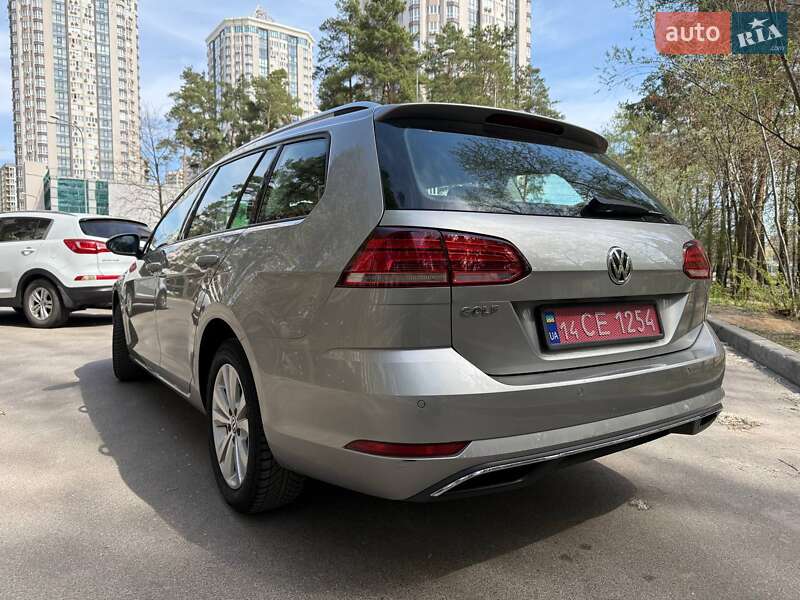 Універсал Volkswagen Golf 2019 в Києві
