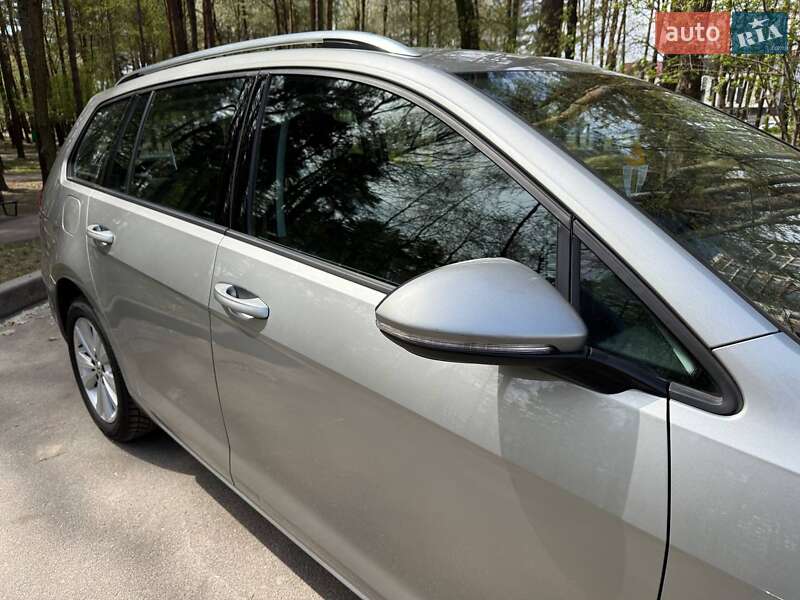 Універсал Volkswagen Golf 2019 в Києві