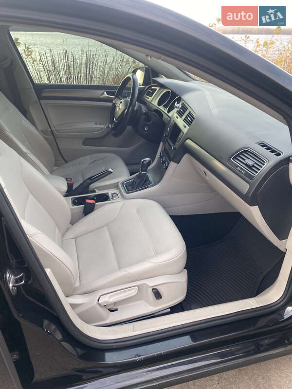 Универсал Volkswagen Golf 2015 в Киеве фото 13 Универсал Volkswagen Golf 2015 в Киеве