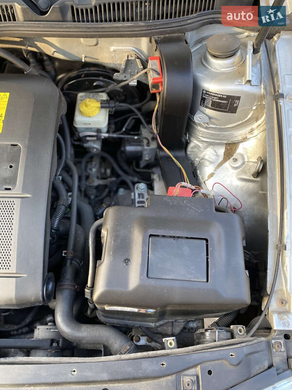 Хэтчбек Volkswagen Golf 2003 в Киеве