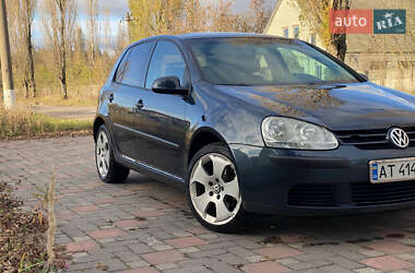 Хетчбек Volkswagen Golf 2004 в Черняхові
