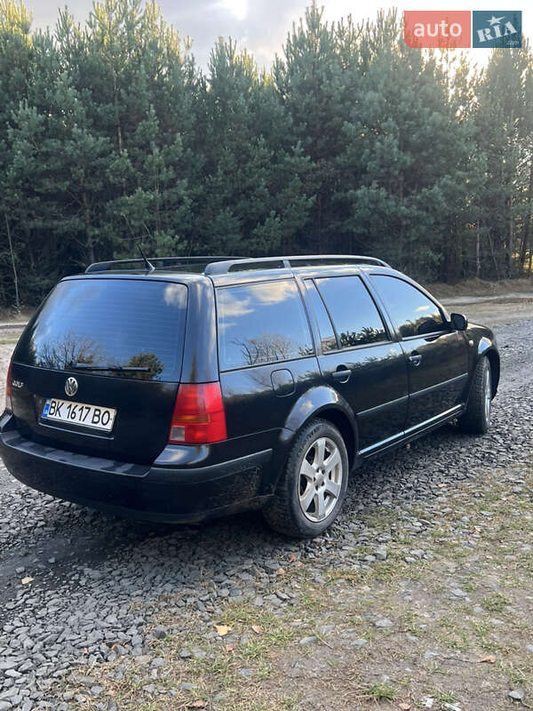 Универсал Volkswagen Golf 2000 в Вараше