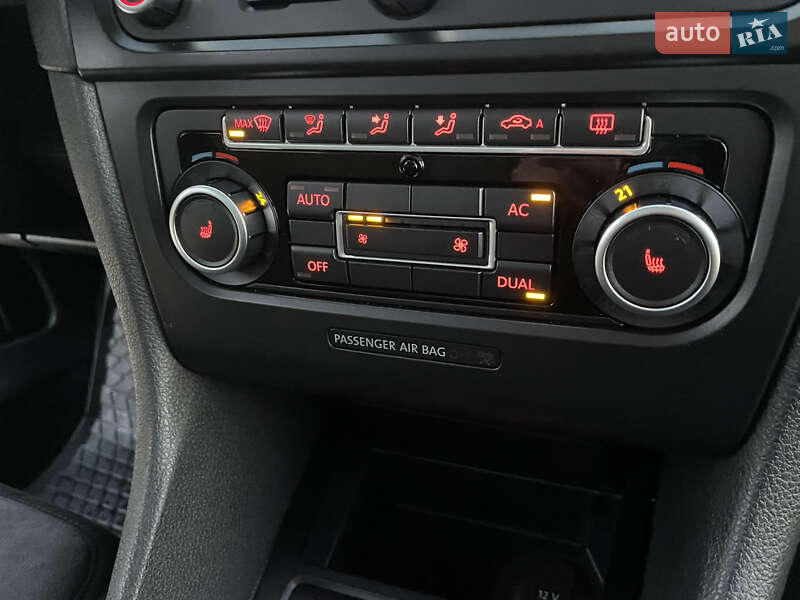 Універсал Volkswagen Golf 2011 в Сарнах