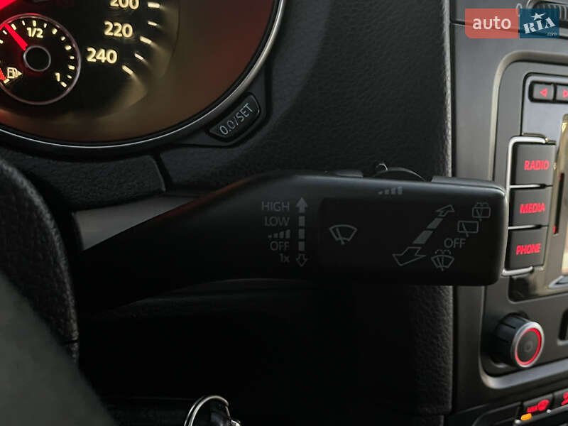 Універсал Volkswagen Golf 2011 в Сарнах