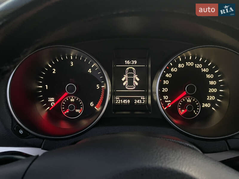 Універсал Volkswagen Golf 2011 в Сарнах