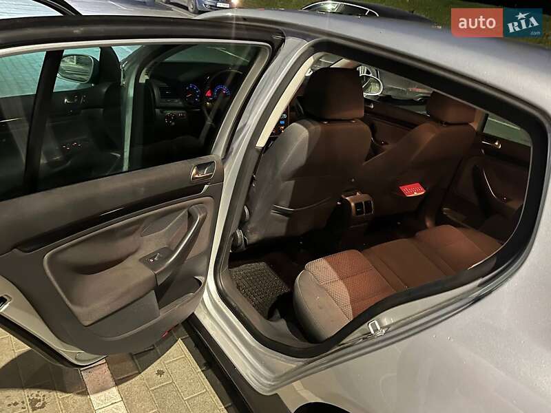 Хэтчбек Volkswagen Golf 2008 в Шепетовке