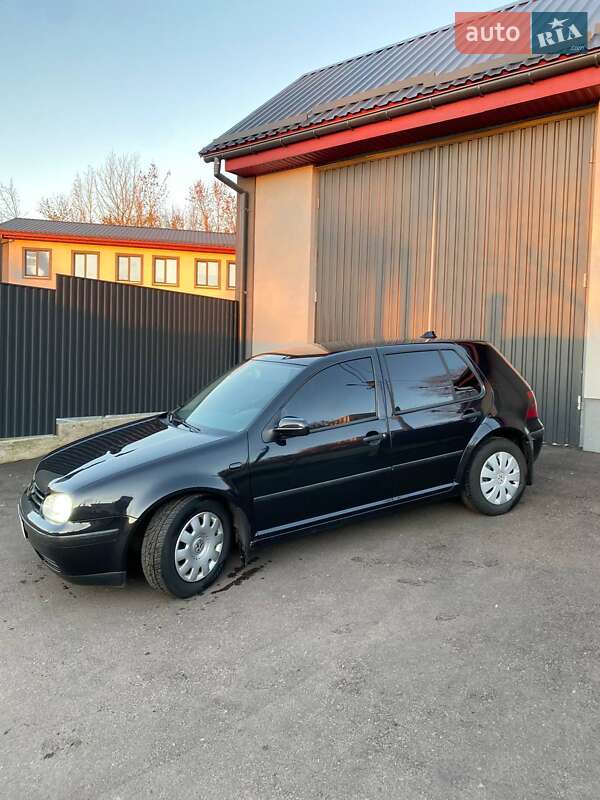 Хетчбек Volkswagen Golf 2001 в Житомирі