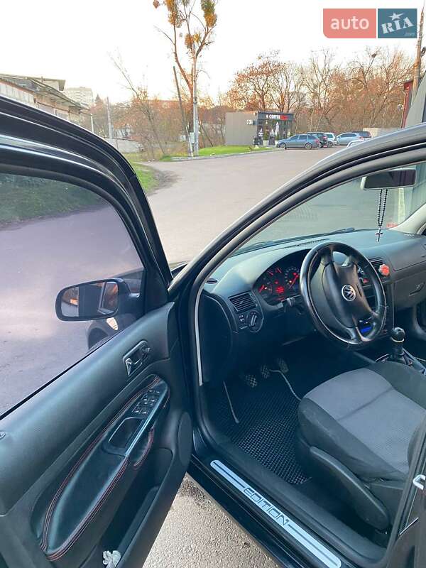 Хетчбек Volkswagen Golf 2001 в Житомирі