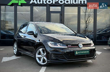 Хэтчбек Volkswagen Golf 2020 в Киеве