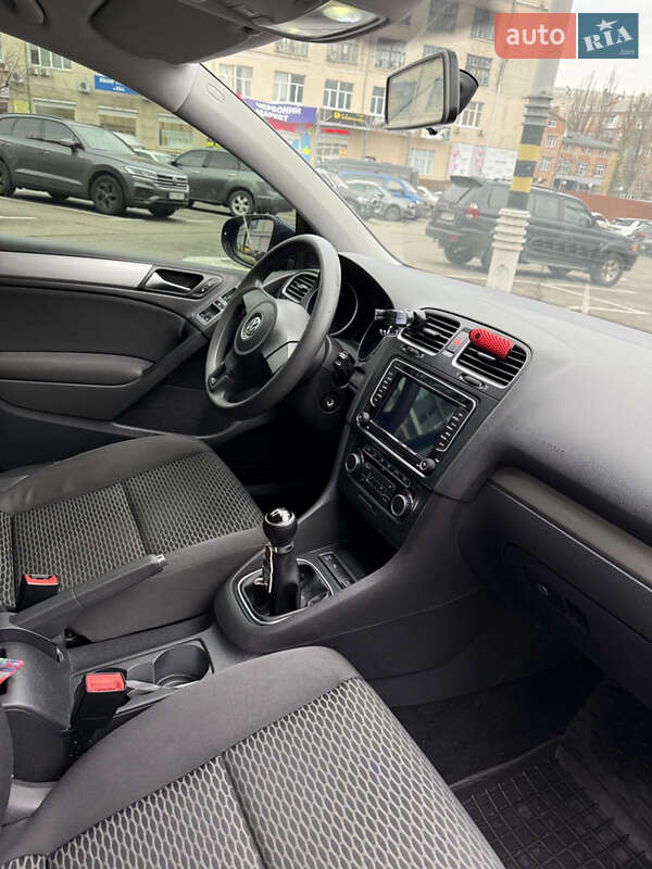 Хетчбек Volkswagen Golf 2010 в Києві