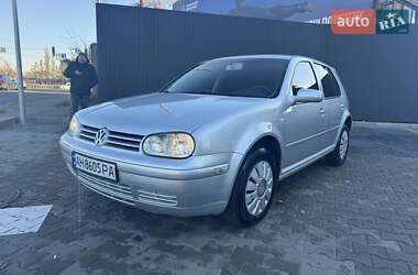 Хетчбек Volkswagen Golf 2003 в Харкові