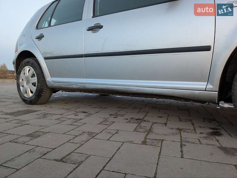 Хэтчбек Volkswagen Golf 2001 в Здолбунове