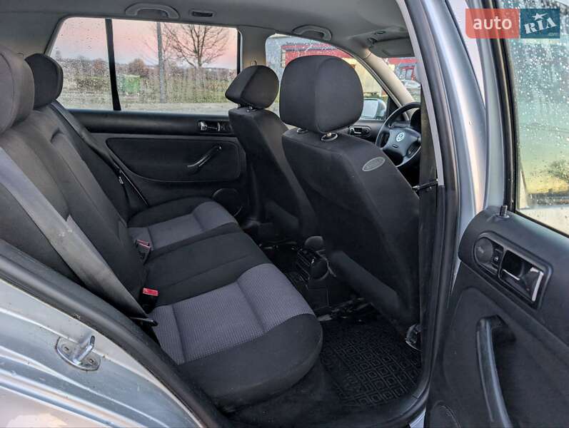 Хэтчбек Volkswagen Golf 2001 в Здолбунове