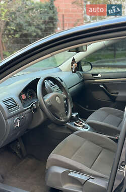 Хэтчбек Volkswagen Golf 2004 в Измаиле