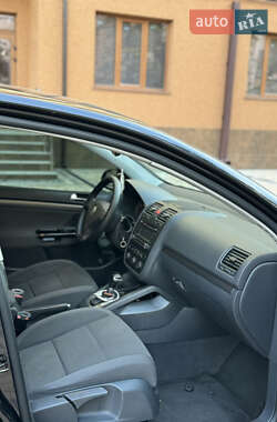 Хэтчбек Volkswagen Golf 2004 в Измаиле