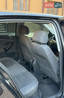 Хэтчбек Volkswagen Golf 2004 в Измаиле