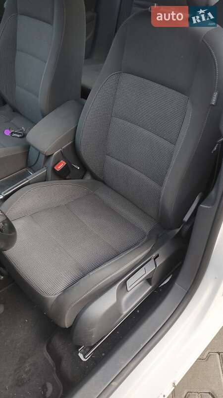 Хэтчбек Volkswagen Golf 2011 в Ирпене