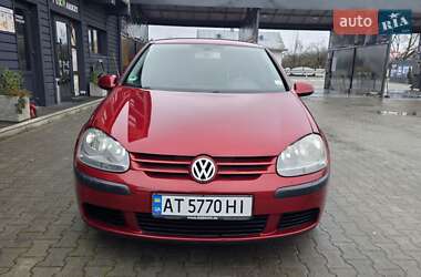 Хэтчбек Volkswagen Golf 2003 в Снятине