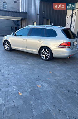 Универсал Volkswagen Golf 2010 в Ровно