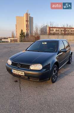 Хэтчбек Volkswagen Golf 2001 в Харькове