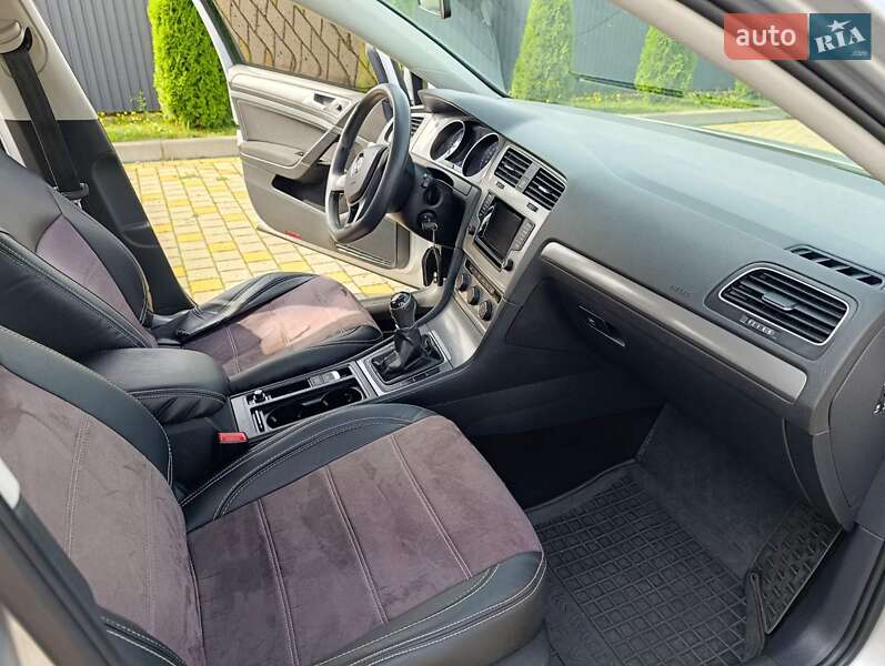 Универсал Volkswagen Golf 2014 в Иршаве