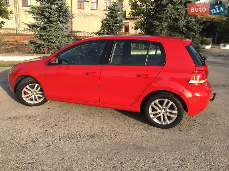 Хэтчбек Volkswagen Golf 2010 в Тысменице