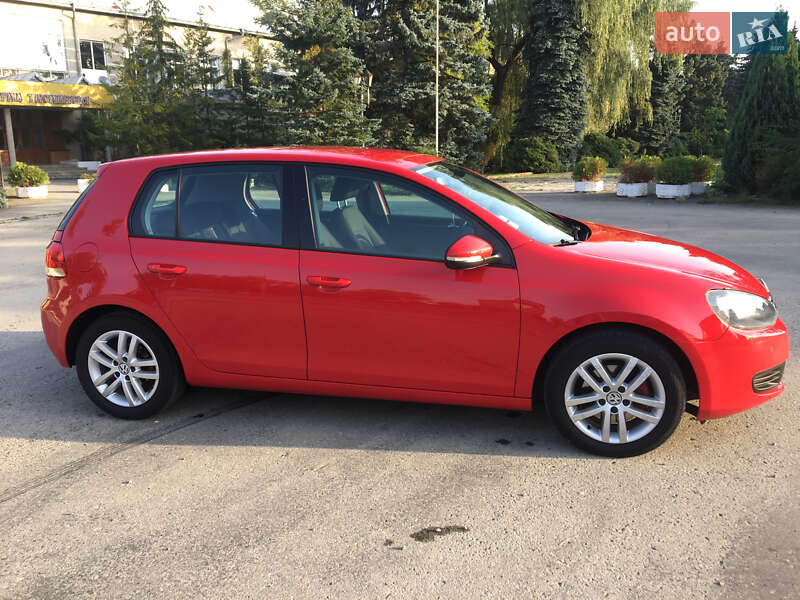 Хэтчбек Volkswagen Golf 2010 в Тысменице
